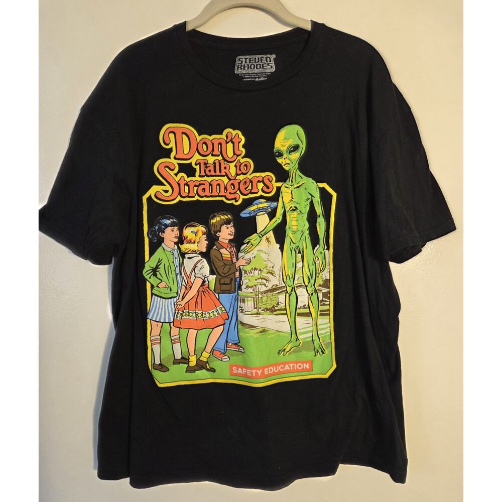 Alien UFO T Shirt Mens Sz L Don't Talk To Strangers Black Bright Graphic